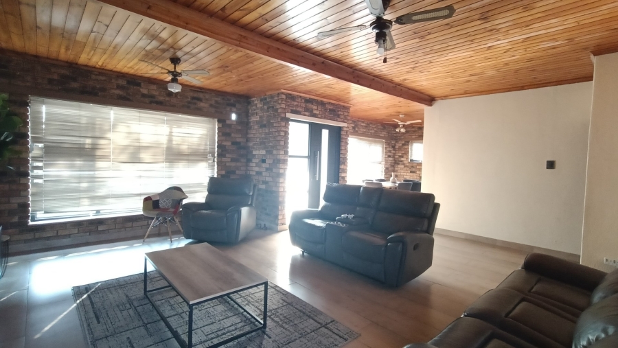 3 Bedroom Property for Sale in Voelvlei Western Cape